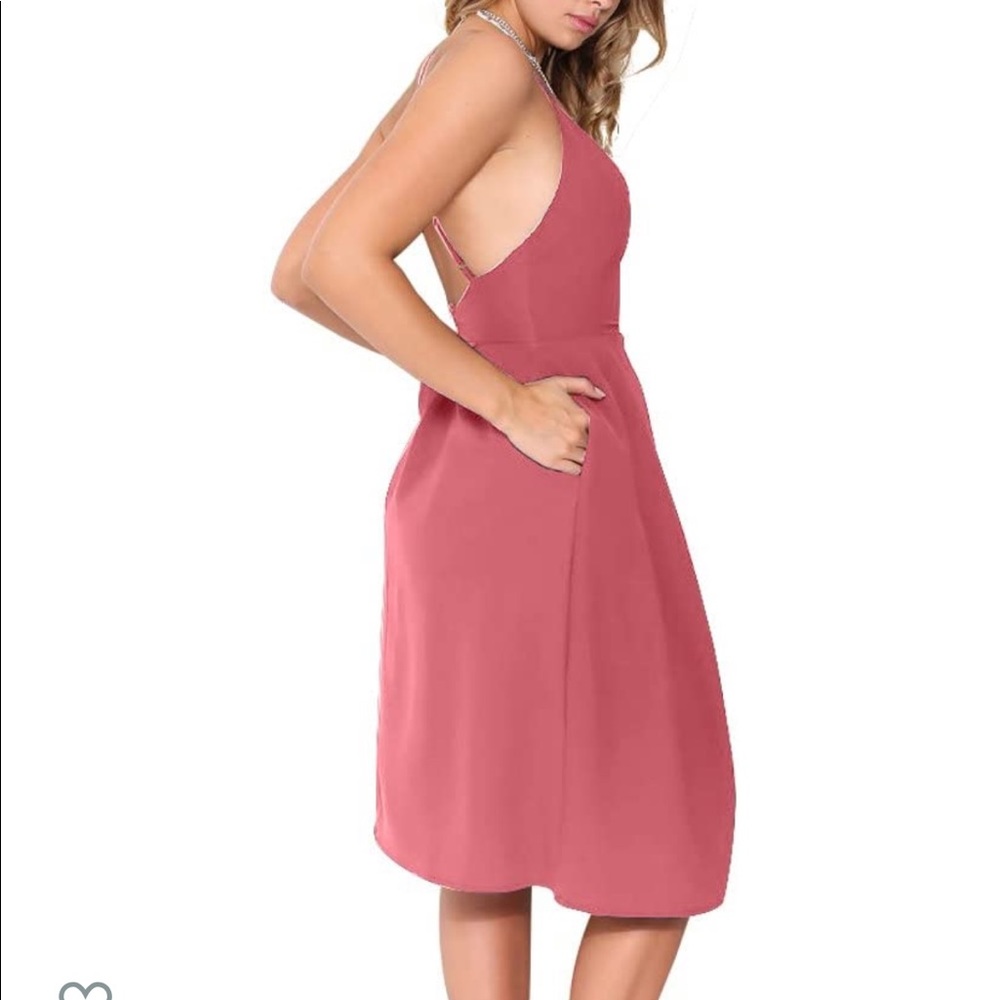 V-neck, adjustable straps A-line dress w/pockets